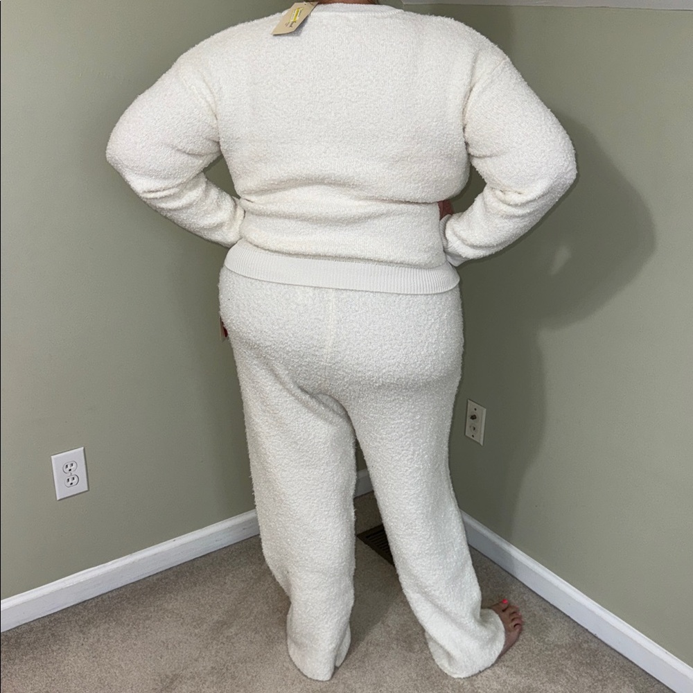 White Fuzzy Embroidered Lounge Set - Picture 3 of 5
